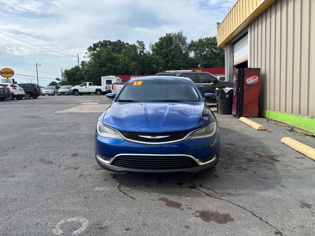 2015 Chrysler 200 Image 2