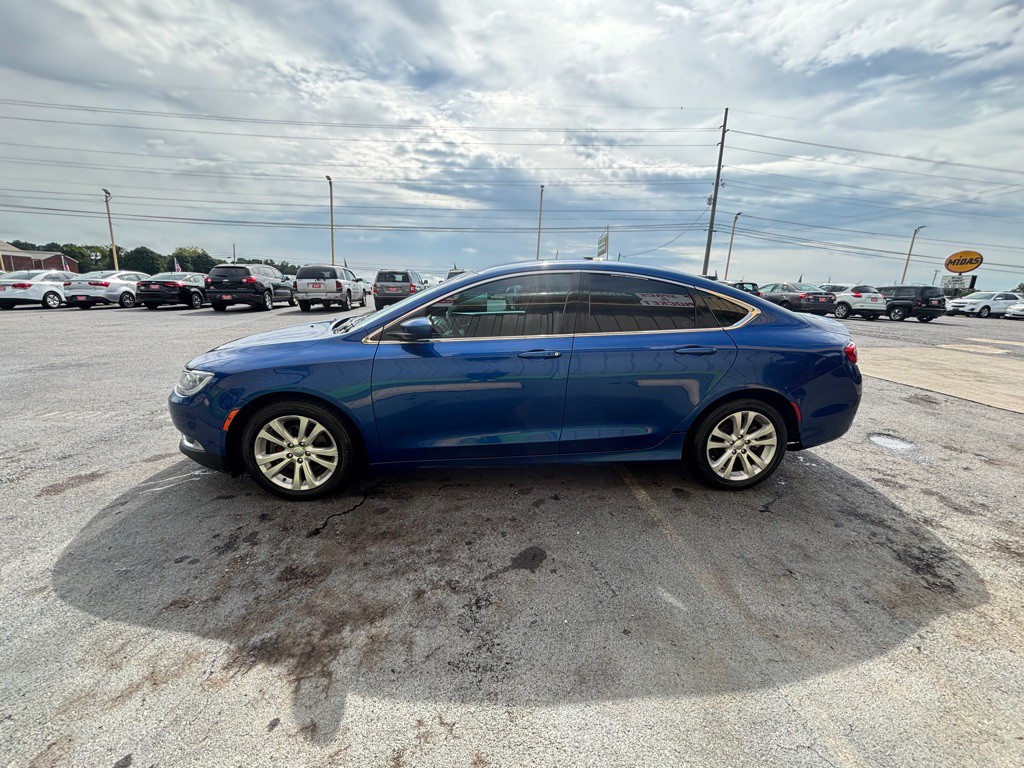 2015 Chrysler 200 Image 3