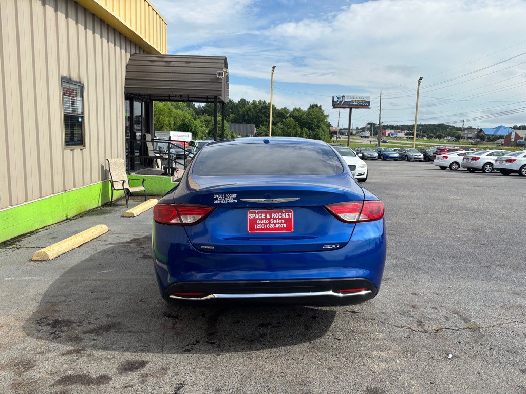 2015 Chrysler 200 Image 4