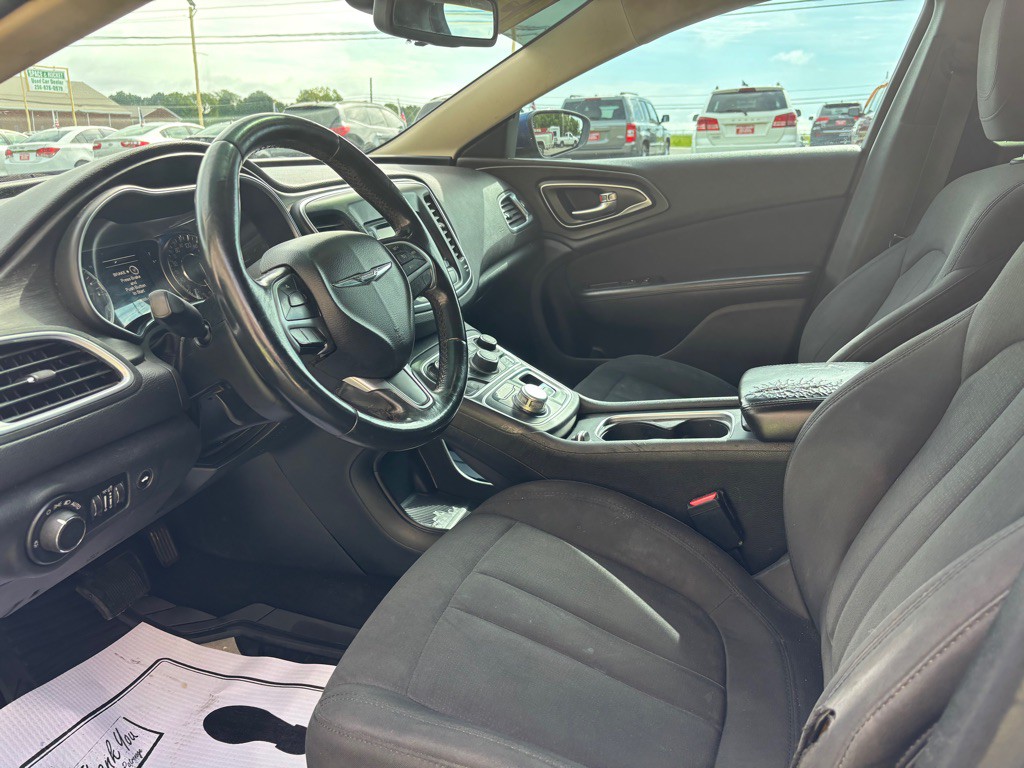 2015 Chrysler 200 Image 5