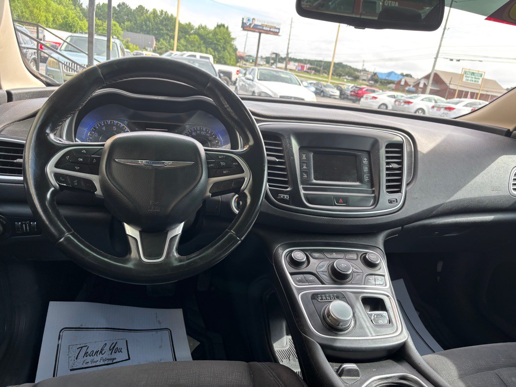 2015 Chrysler 200 Image 7
