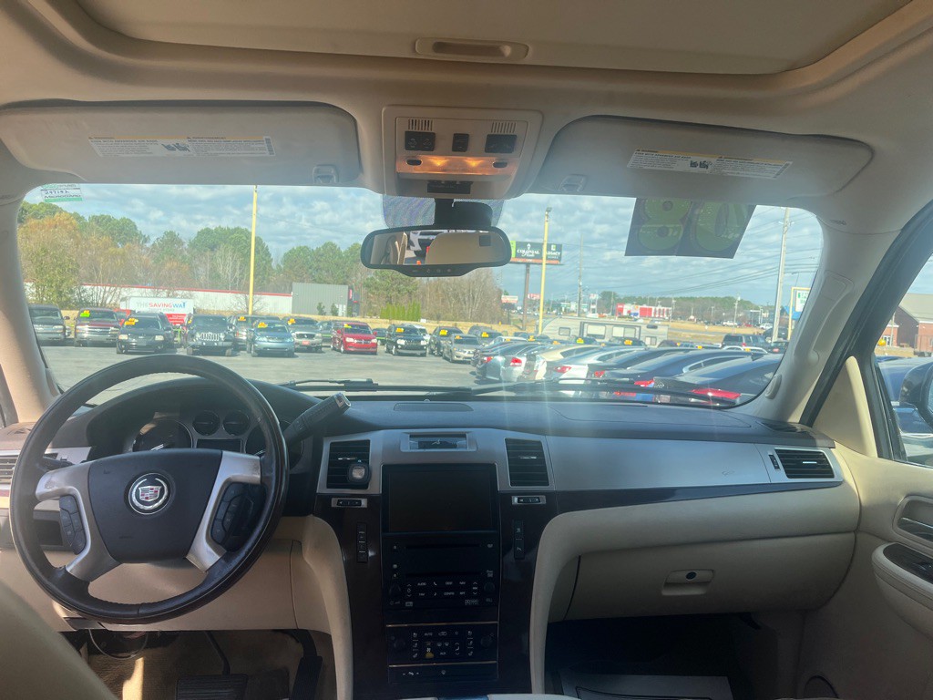 2008 Cadillac Escalade Image 17