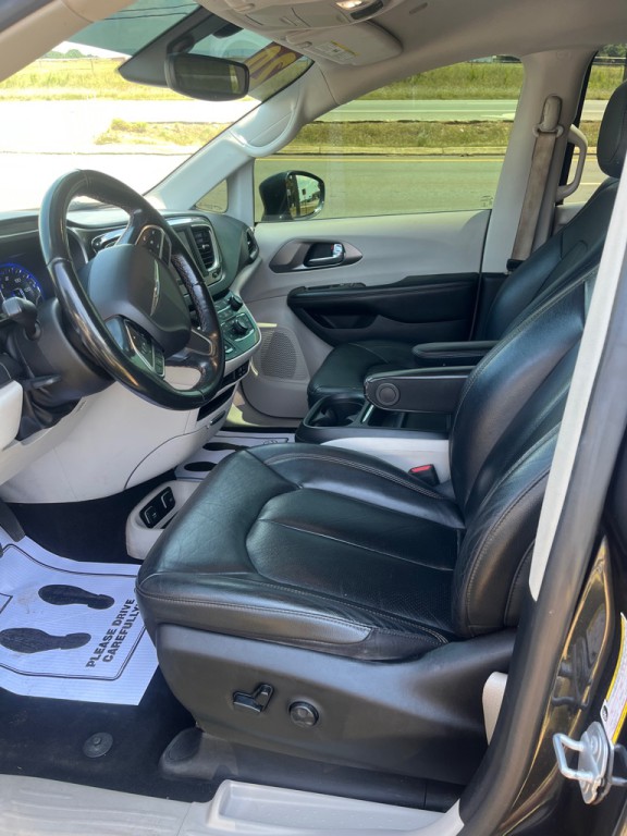 2020 Chrysler Pacifica Image 1