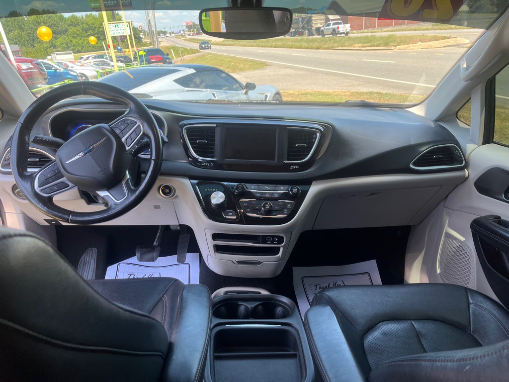 2020 Chrysler Pacifica Image 2