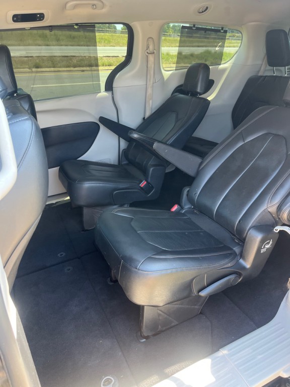 2020 Chrysler Pacifica Image 3