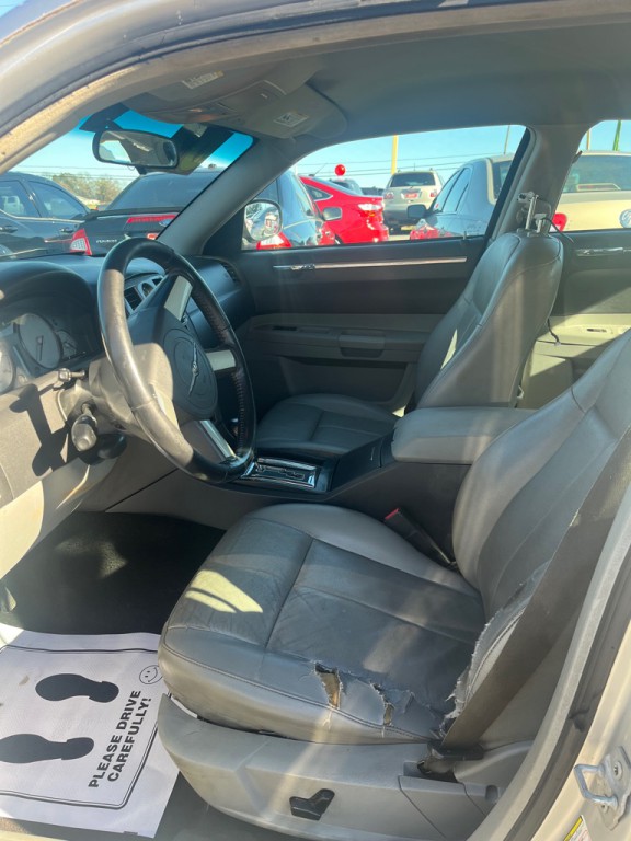 2007 Chrysler 300 Image 4