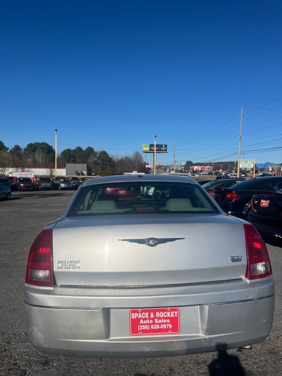 2007 Chrysler 300 Image 9