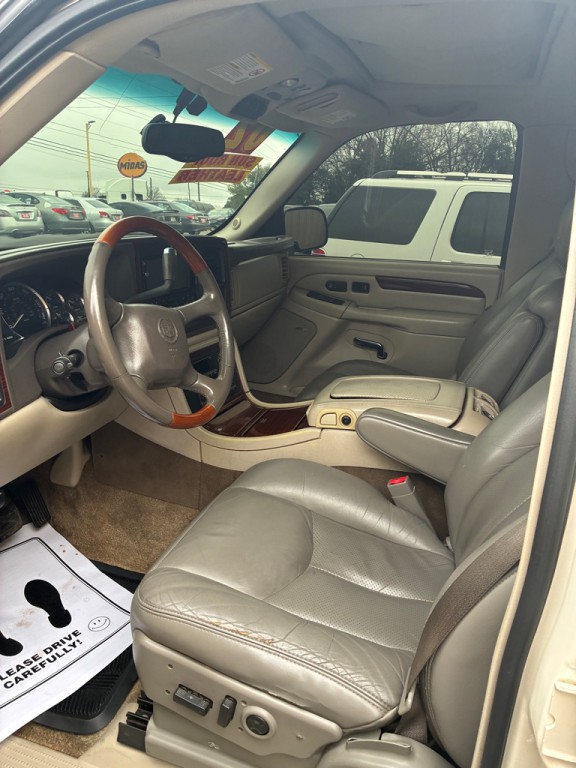 2002 Cadillac Escalade Image 4