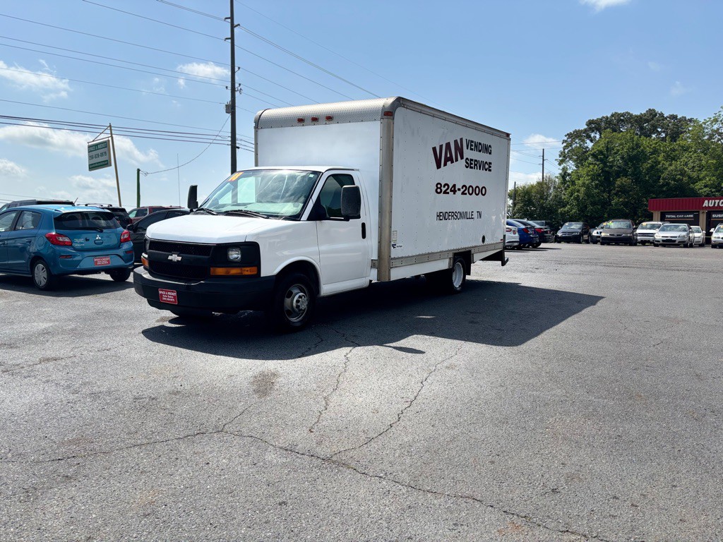 2008 Chevrolet Express Image 2