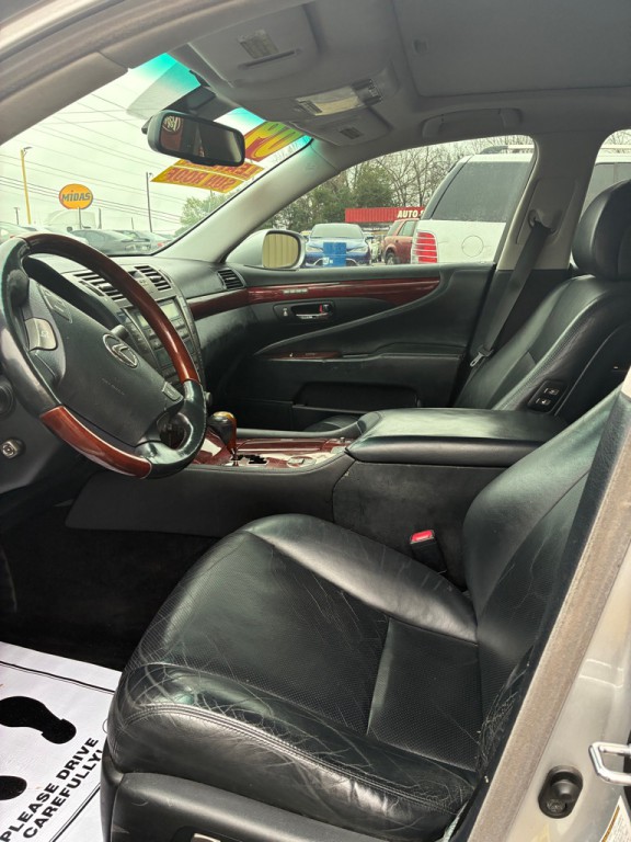 2009 Lexus LS Image 4