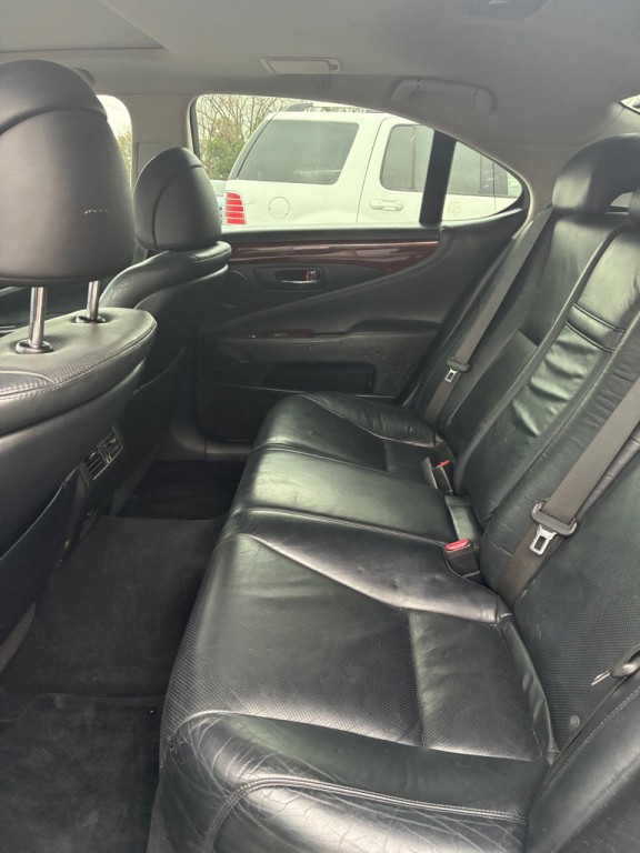 2009 Lexus LS Image 5
