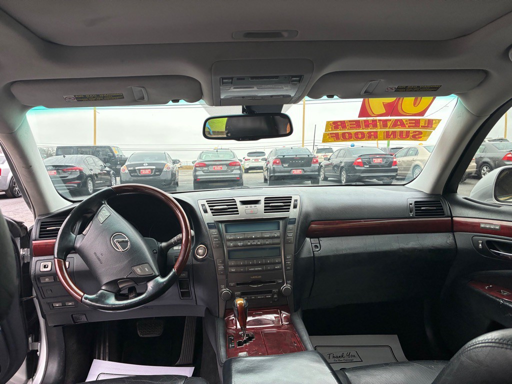 2009 Lexus LS Image 6