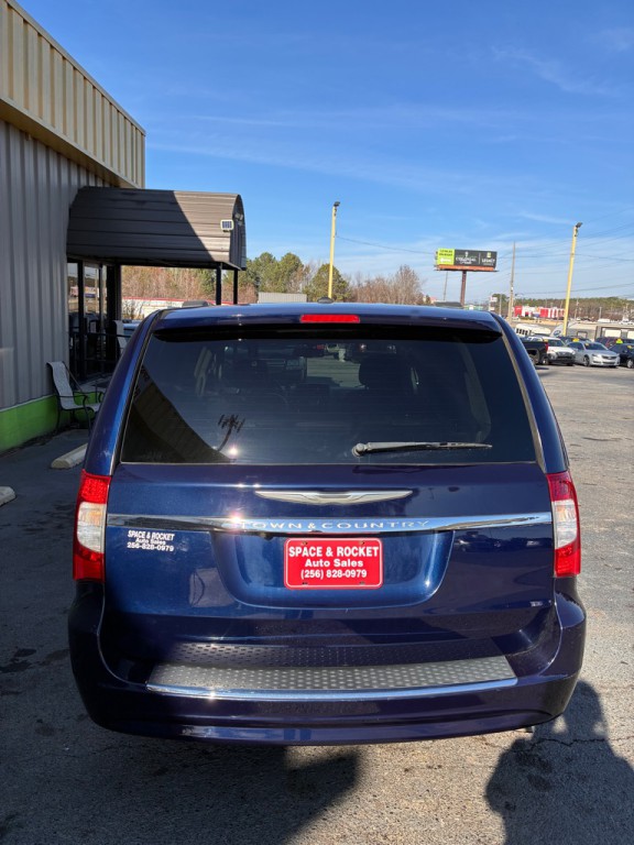 2016 Chrysler Town & Country Image 7