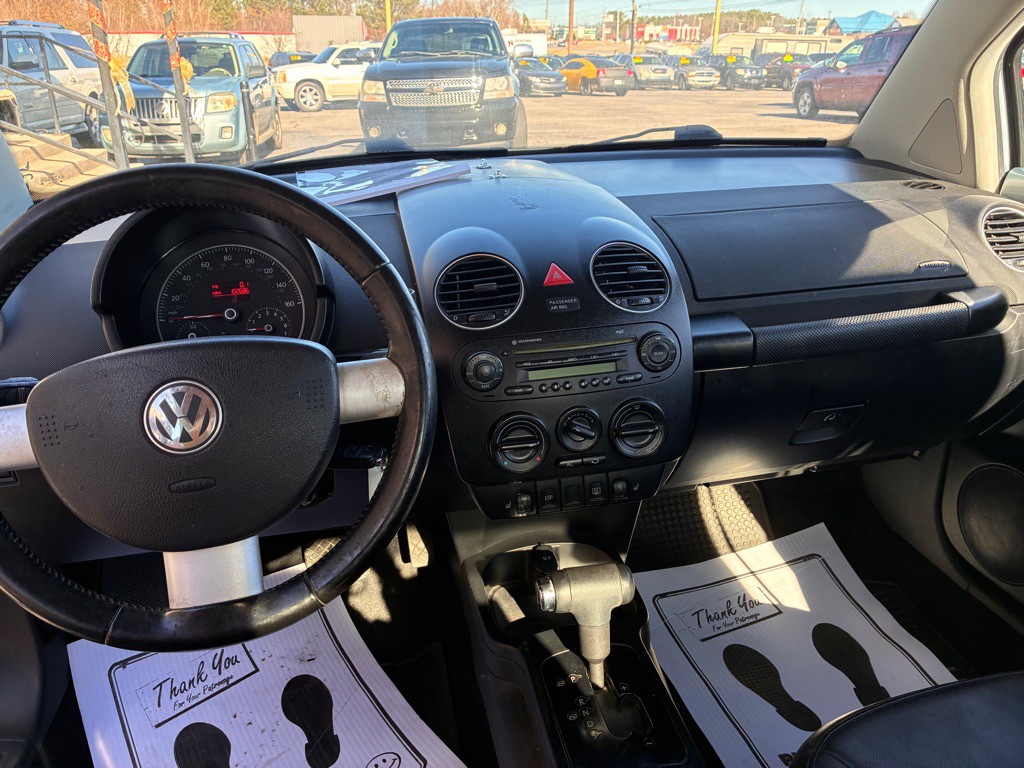 2009 Volkswagen Beetle Image 5