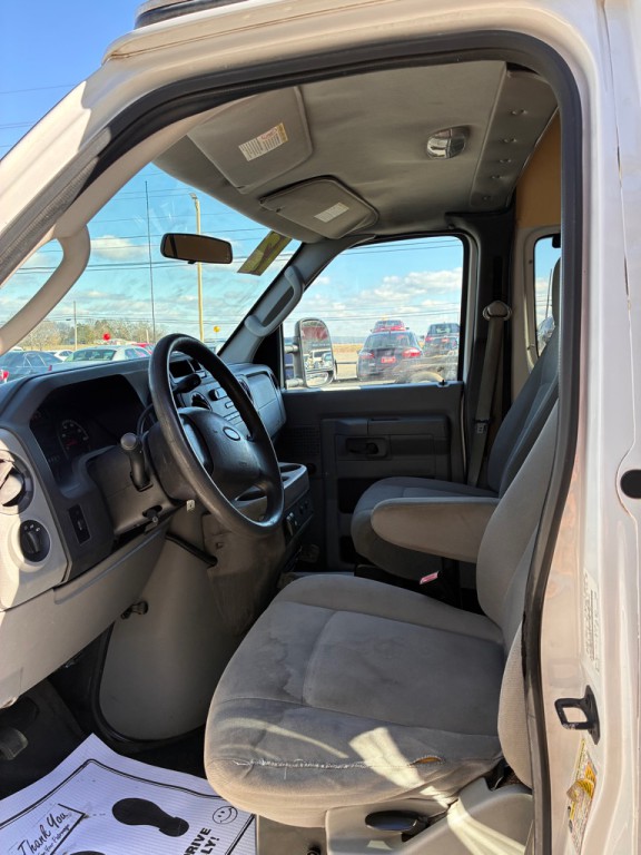 2012 Ford Econoline Image 4