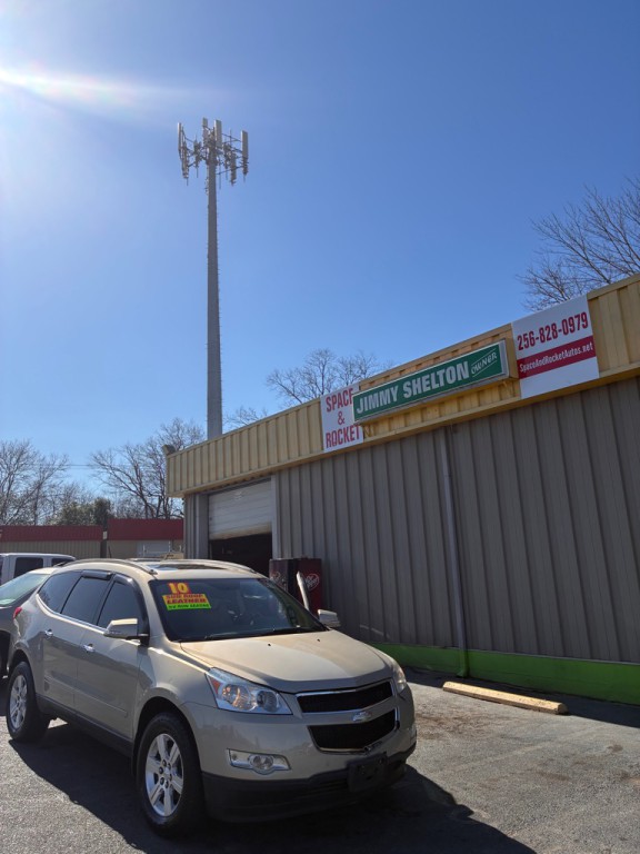 2010 Chevrolet Traverse Image 2