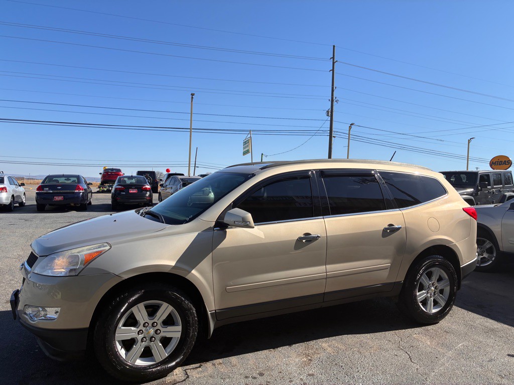 2010 Chevrolet Traverse Image 3
