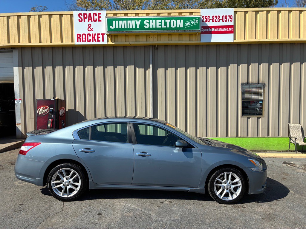 2011 Nissan Maxima Image 1