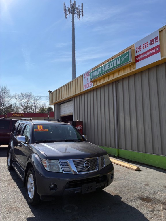 2011 Nissan Pathfinder Image 2
