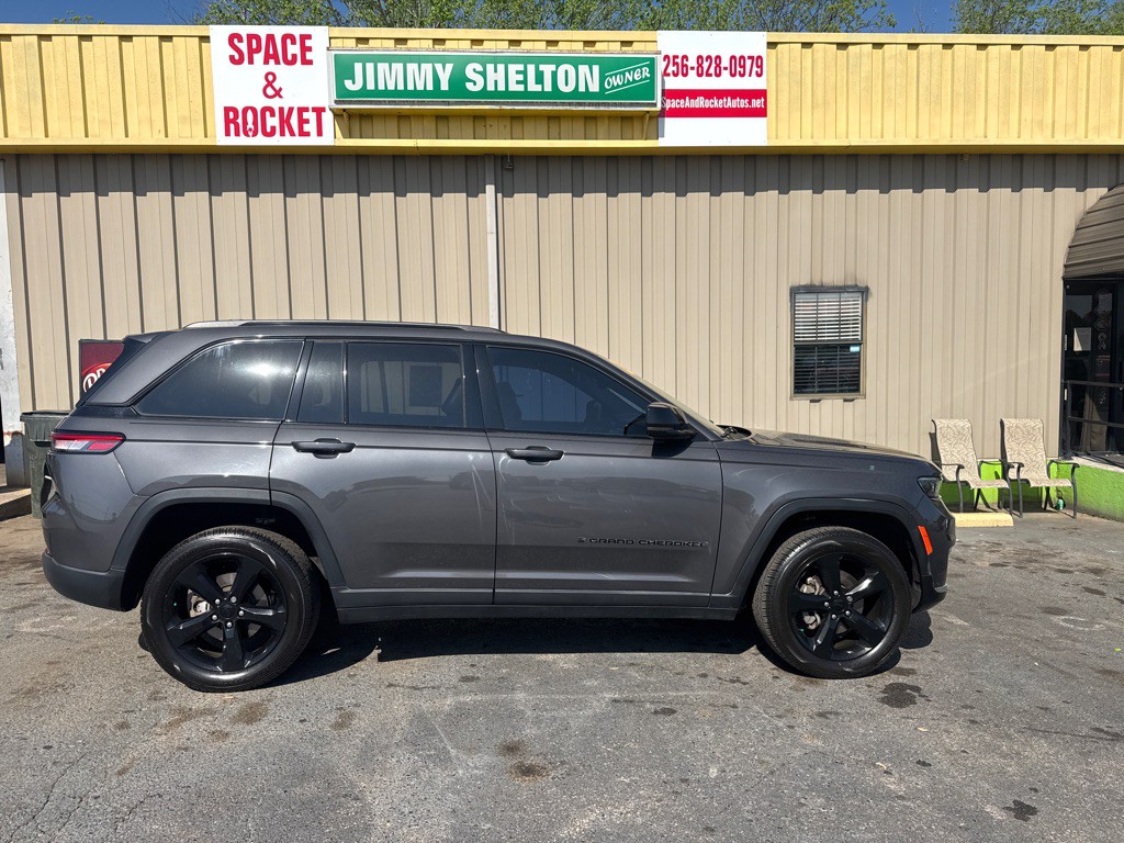 2023 Jeep Grand Cherokee Image 1
