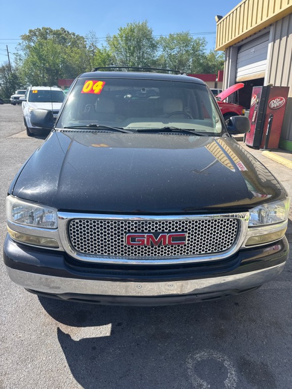 2004 GMC Yukon Image 2