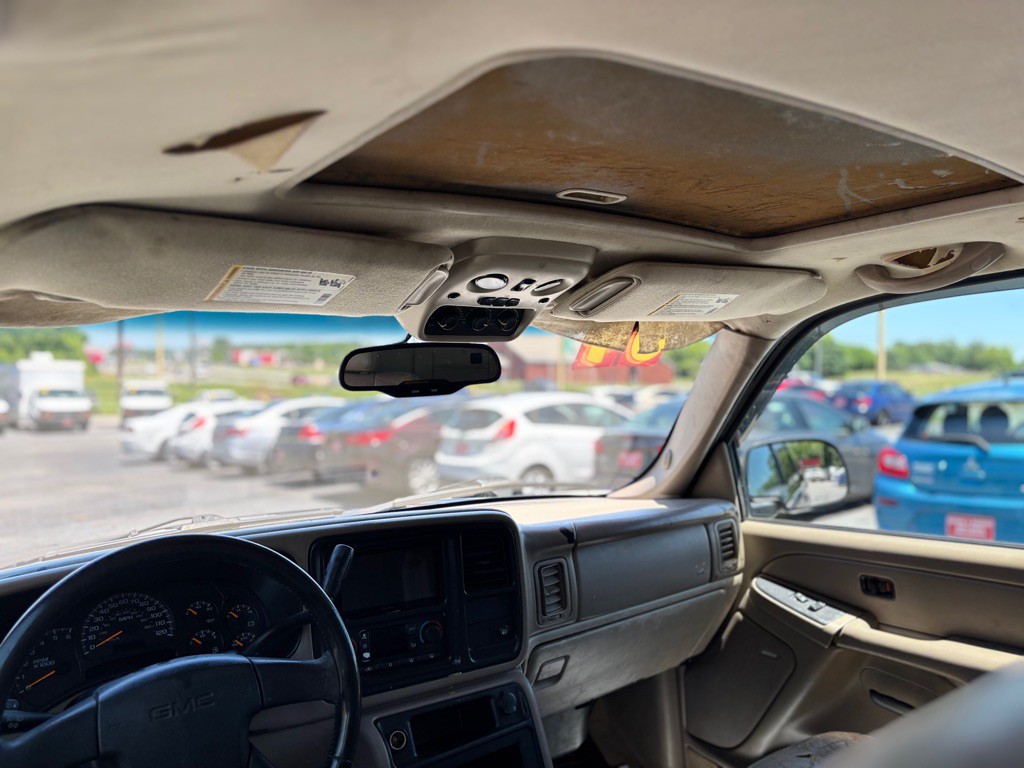 2004 GMC Yukon Image 10