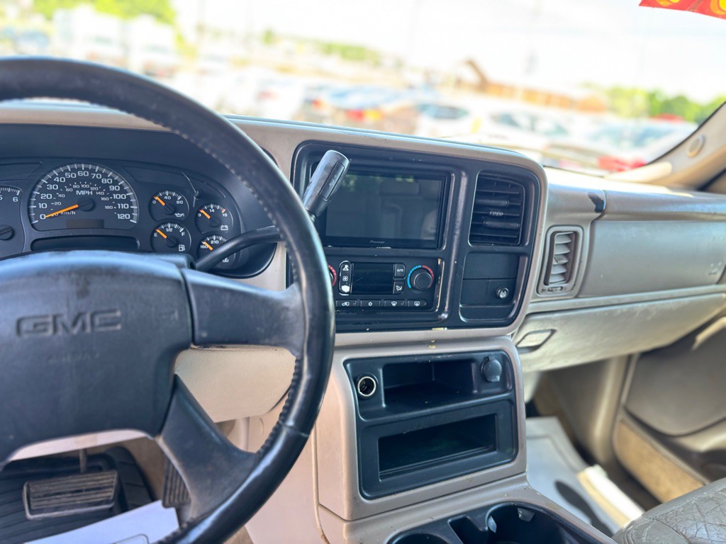 2004 GMC Yukon Image 11