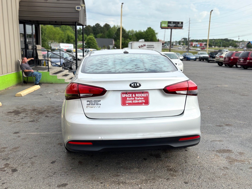 2017 Kia Forte Image 3