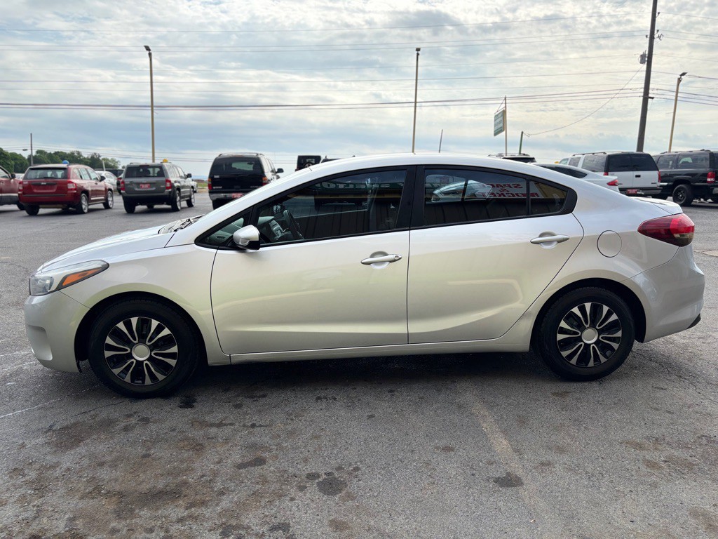 2017 Kia Forte Image 4