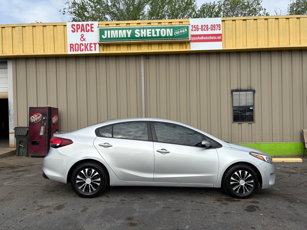 2017 Kia Forte Image 1