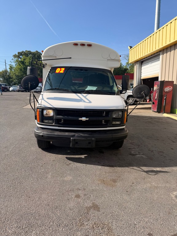 2002 GMC Savana Image 2