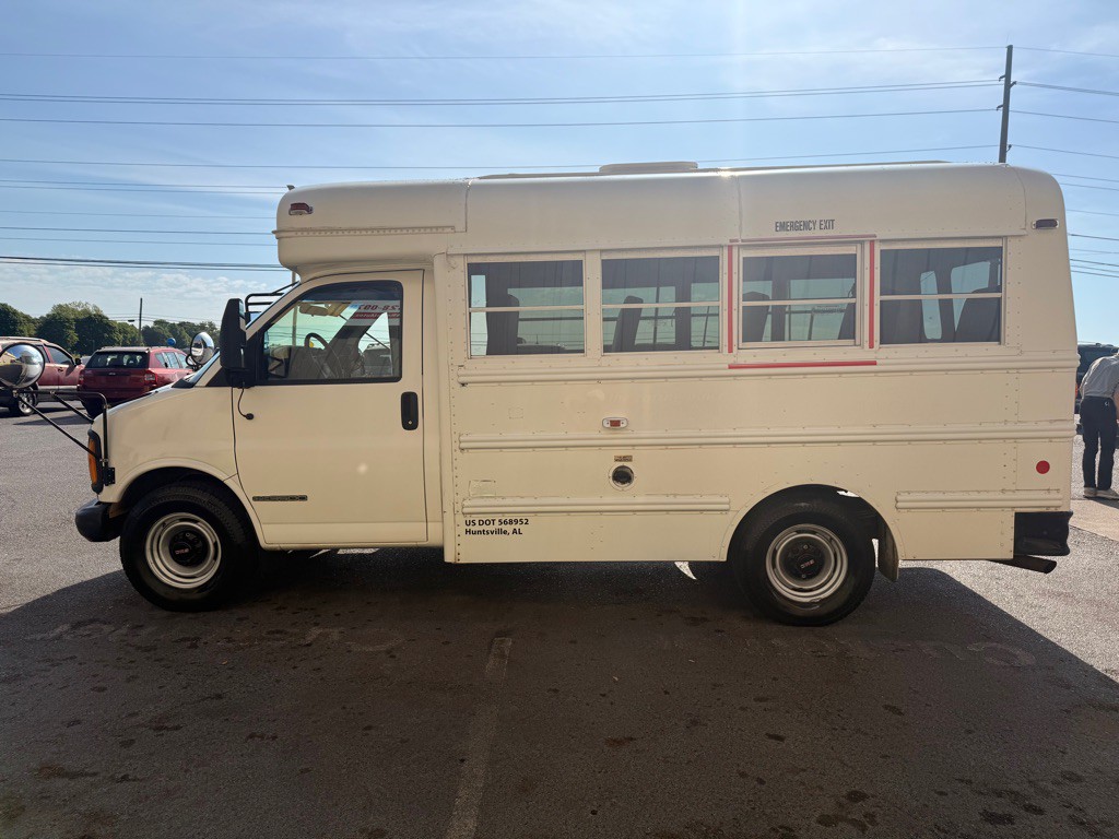 2002 GMC Savana Image 3