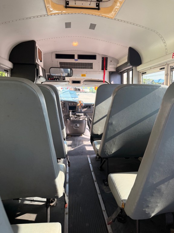 2002 GMC Savana Image 6