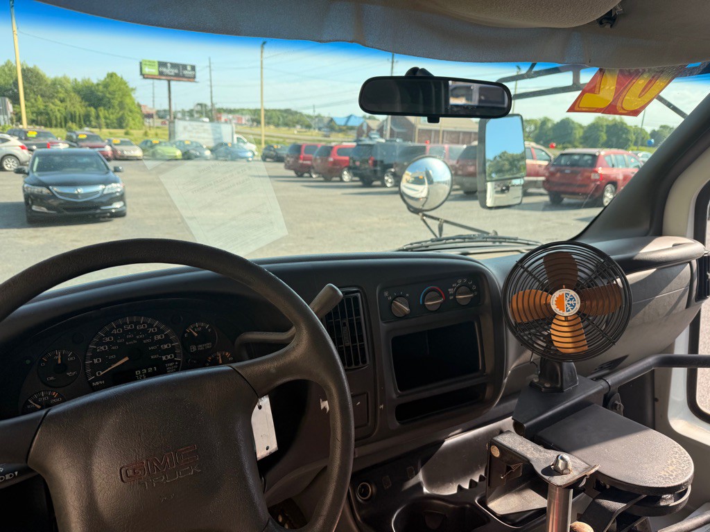 2002 GMC Savana Image 7