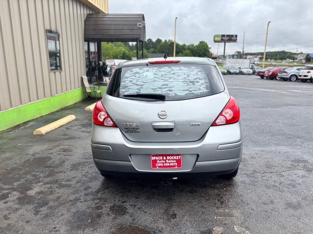 2012 Nissan Versa Image 2
