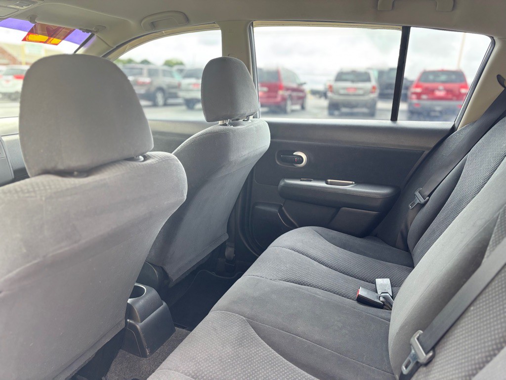 2012 Nissan Versa Image 4