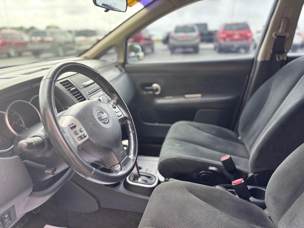 2012 Nissan Versa Image 5