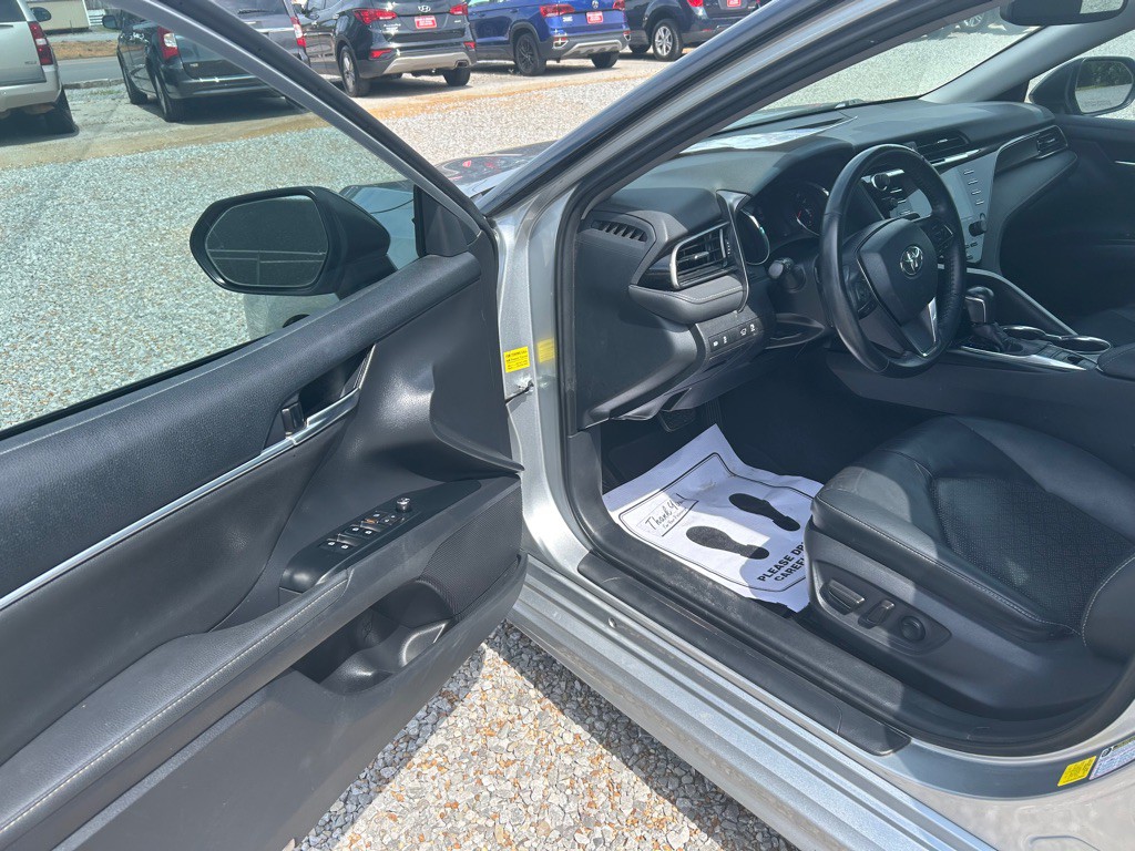 2019 Toyota Camry Image 16
