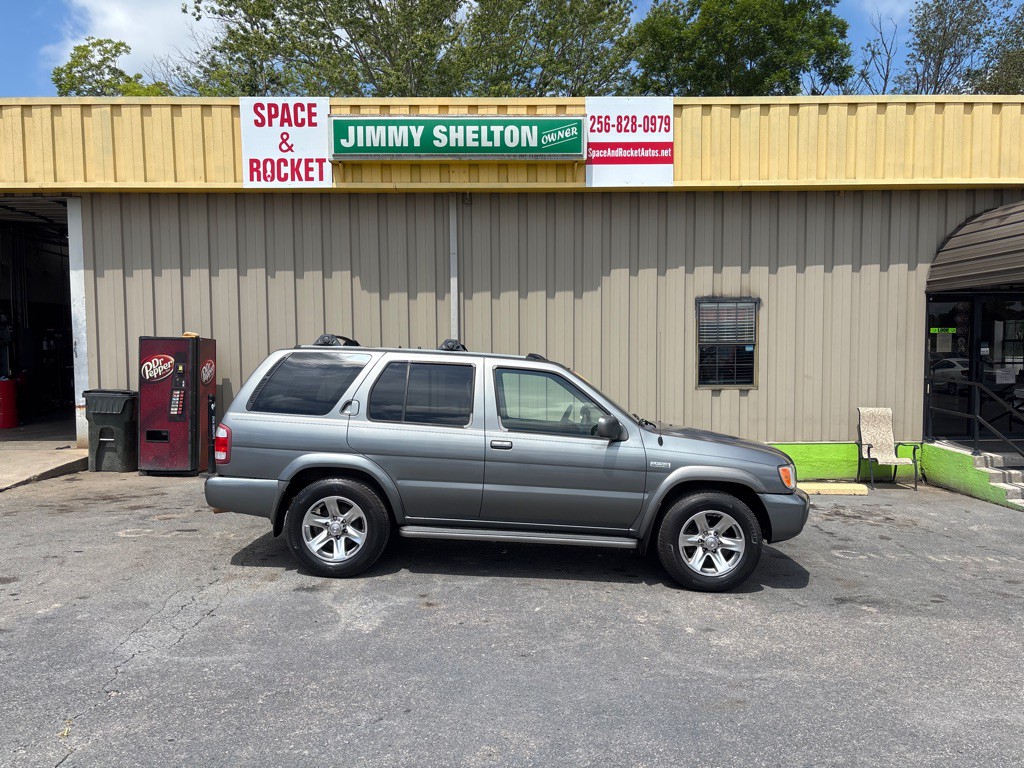 2004 Nissan Pathfinder Image 1