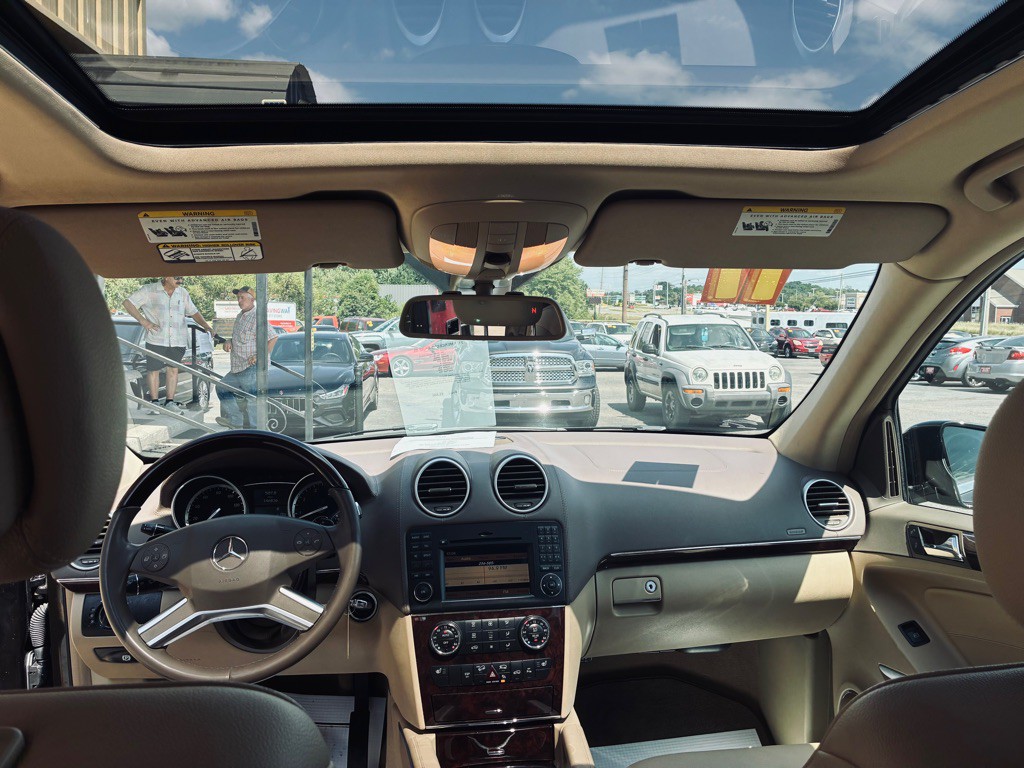2011 Mercedes-Benz GL-Class Image 8