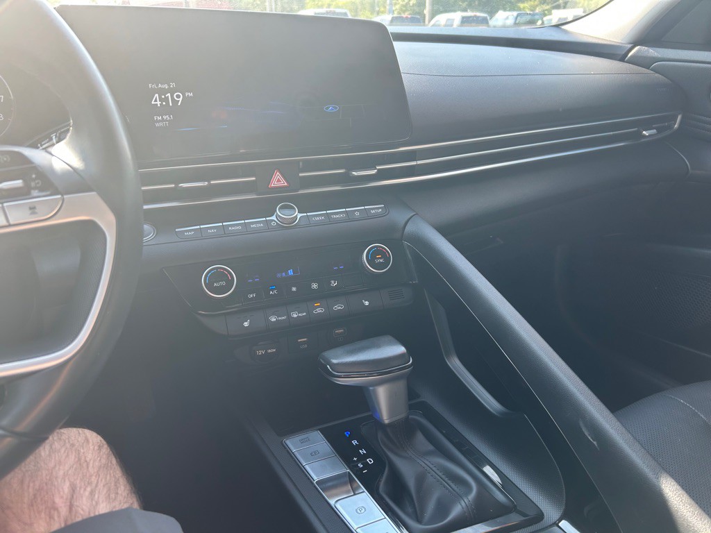 2023 Hyundai Elantra Image 10