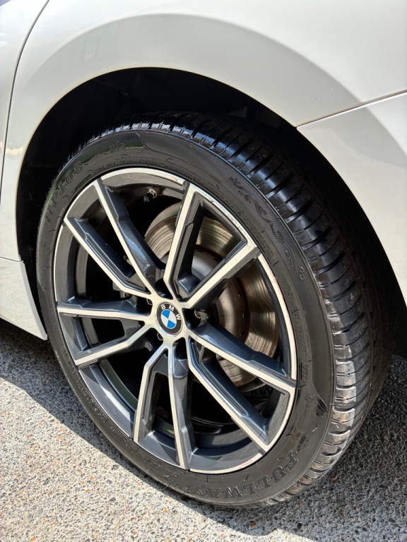 2019 BMW 3 Series Image 9