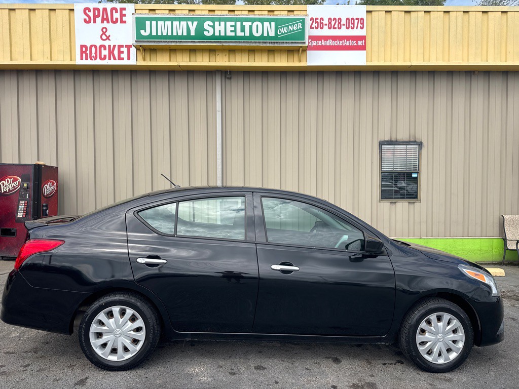 2019 Nissan Versa Image 1
