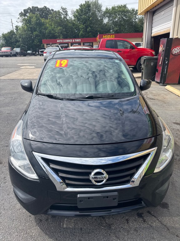 2019 Nissan Versa Image 2