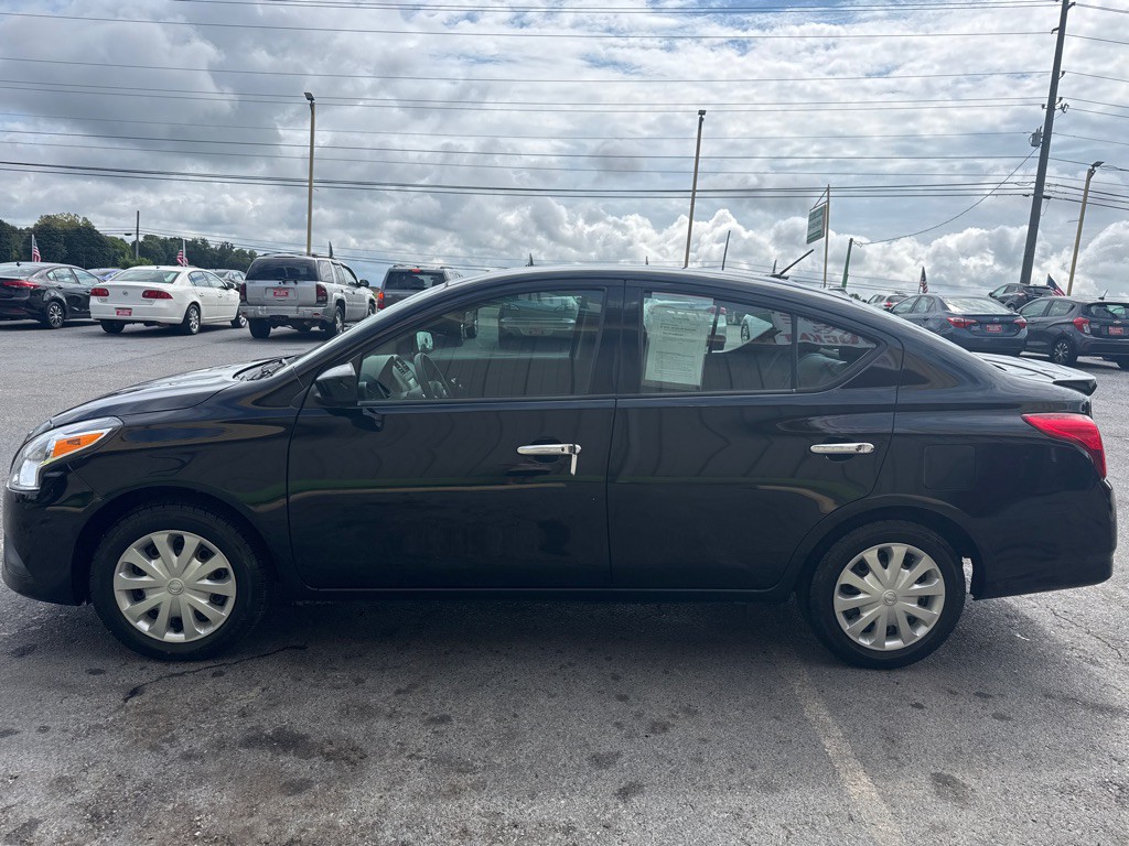 2019 Nissan Versa Image 3