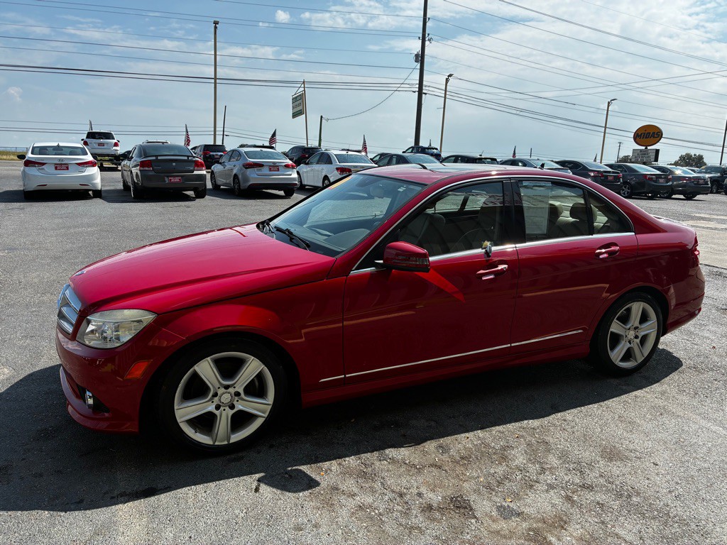 2010 Mercedes-Benz C-Class Image 3
