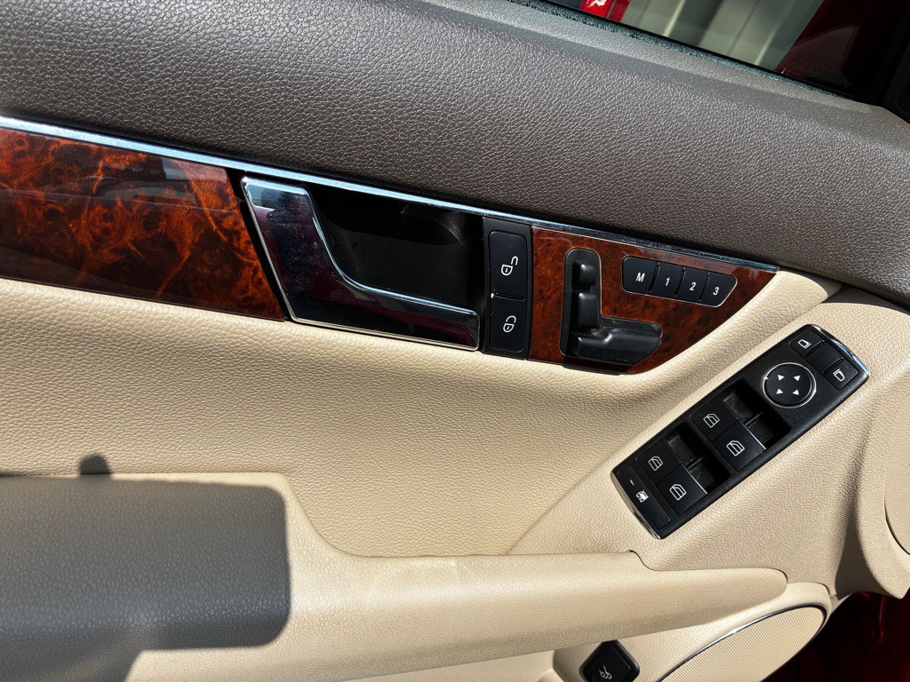 2010 Mercedes-Benz C-Class Image 8
