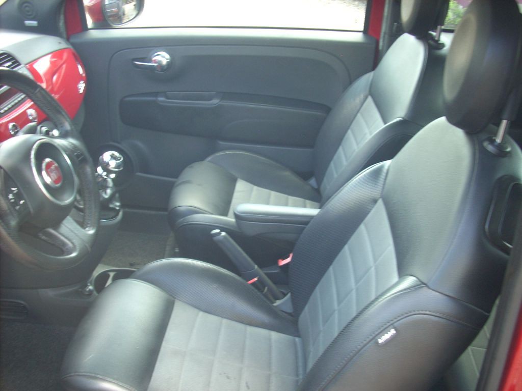 2012 FIAT 500 Image 9