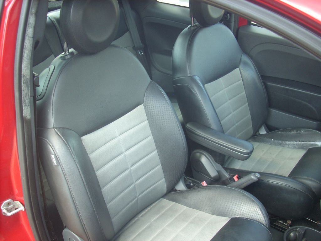2012 FIAT 500 Image 11