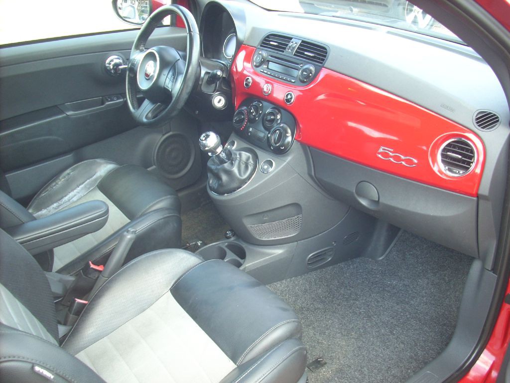 2012 FIAT 500 Image 12